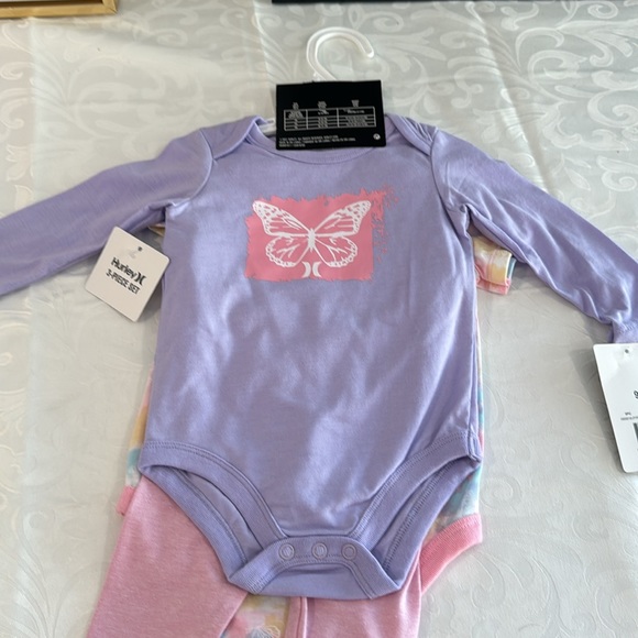 Hurley 3 piece bodysuit set. 9 months. - Picture 6 of 7